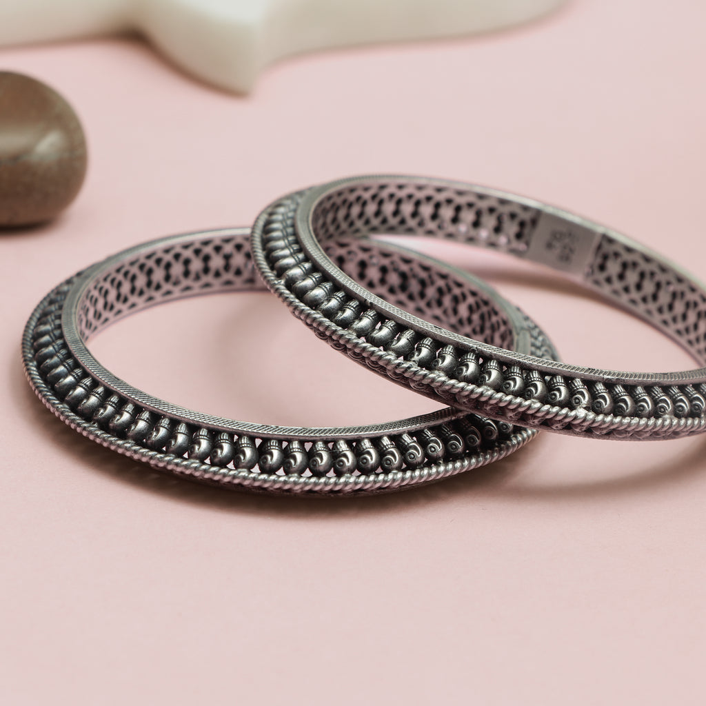Conch Pattern Antique Silver Bangle Pair