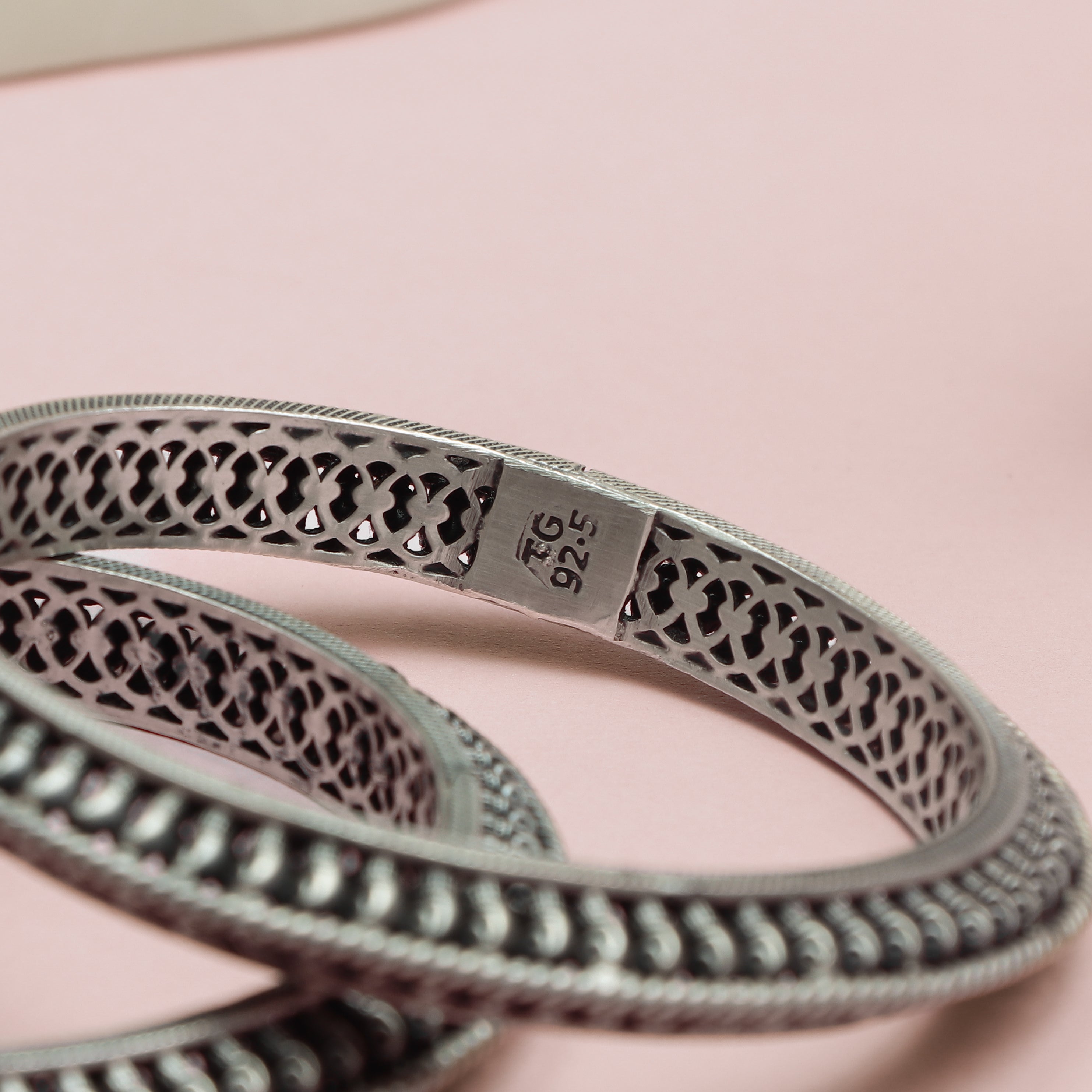 Conch Pattern Antique Silver Bangle Pair